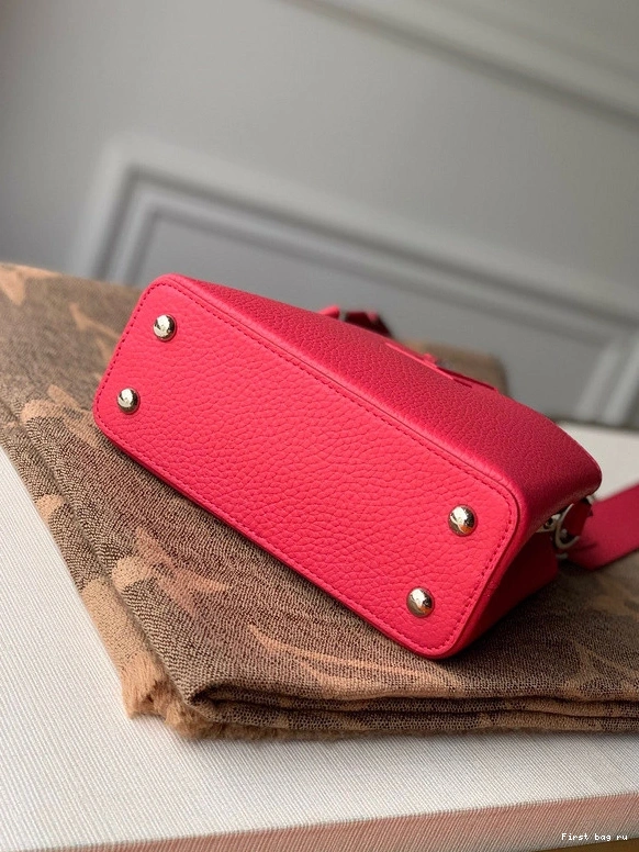First bag ru LOUIS VUITTON CAPUCINES MINI 0731